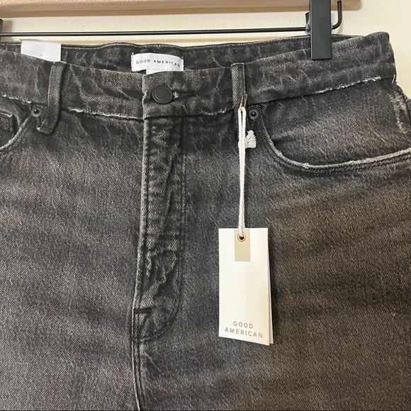 NWT Good American Good Girlfriend High Black217 Tapered-Leg High-Rise Jeans - Picture 8 of 10